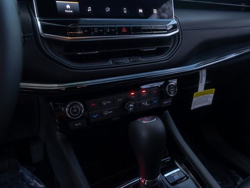 New 2026 Jeep Compass Latitude AWD/4WD image 25