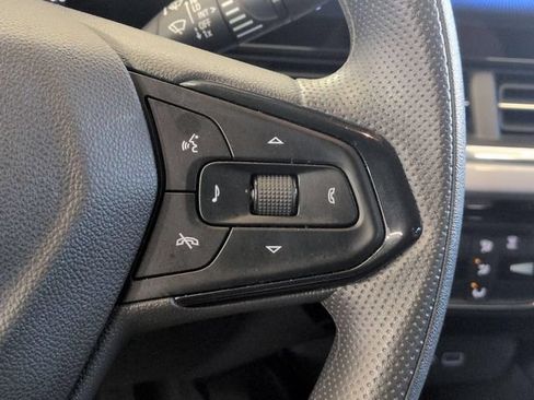 Used 2025 Chevrolet Trax LT FWD image 20