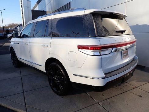 Certified 2024 Lincoln Navigator Reserve image 3