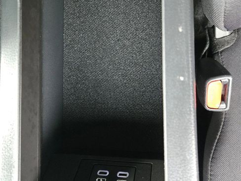 Used 2025 Toyota Prius LE image 27