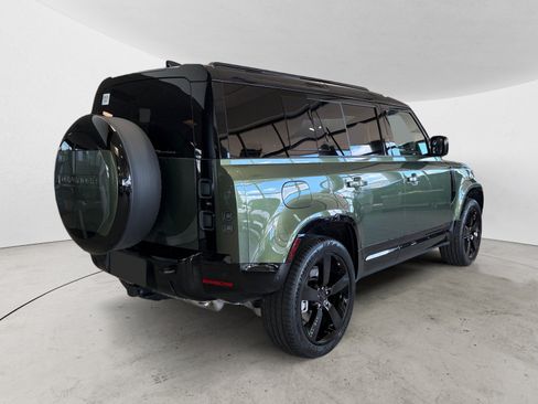 Used 2026 Land Rover Defender 110 X-Dynamic SE AWD/4WD image 4
