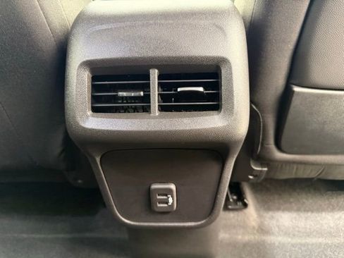 Used 2024 GMC Terrain SLE image 23