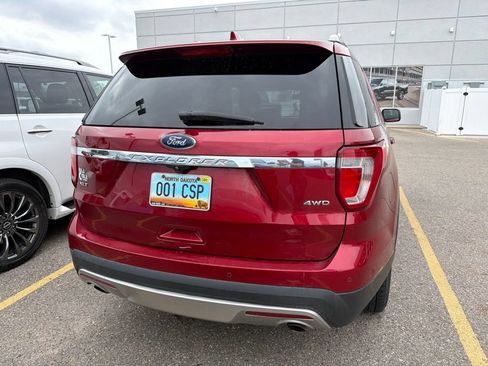 Used 2017 Ford Explorer XLT w/ Equipment Group 201A AWD/4WD image 6