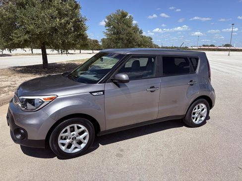 Used 2019 Kia Soul FWD image 2