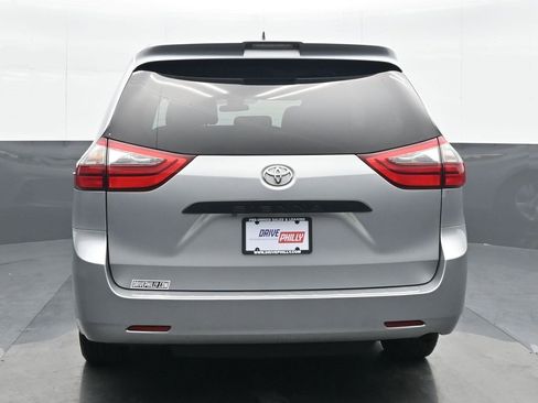 Used 2020 Toyota Sienna L image 5