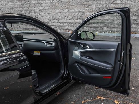Used 2026 Genesis G70 2.5T AWD/4WD image 16