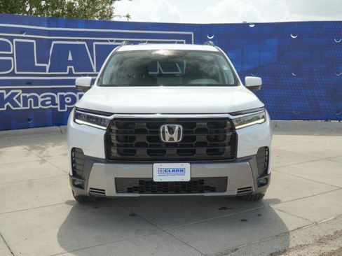 New 2026 Honda Pilot image 2