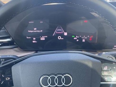 Used 2025 Audi Q5 Premium w/ Convenience Package image 12