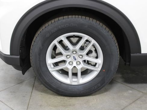 New 2026 Ford Explorer Active w/ Active Comfort Package image 18