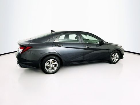 Used 2021 Hyundai Elantra SE image 10