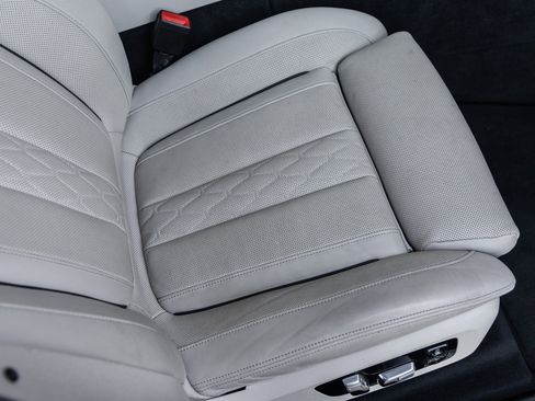 Used 2021 BMW X7 M50i w/ Executive Package image 37