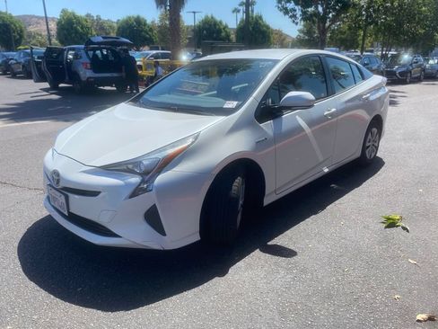 Used 2016 Toyota Prius Four FWD image 5
