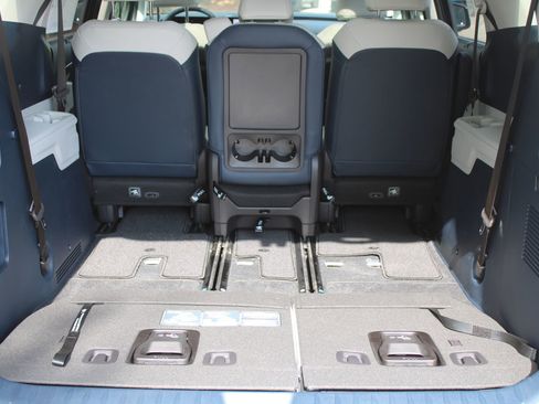 New 2026 Kia Carnival SX image 13