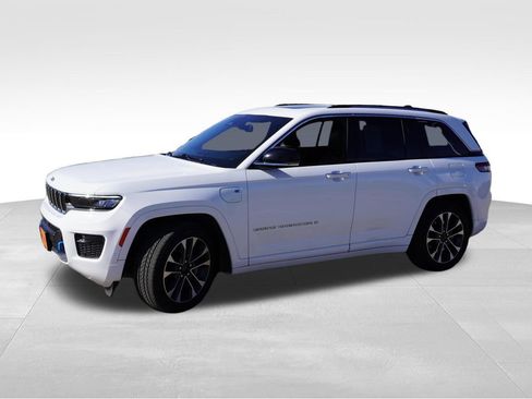 Used 2023 Jeep Grand Cherokee Overland w/ Luxury Tech Group IV AWD/4WD image 10