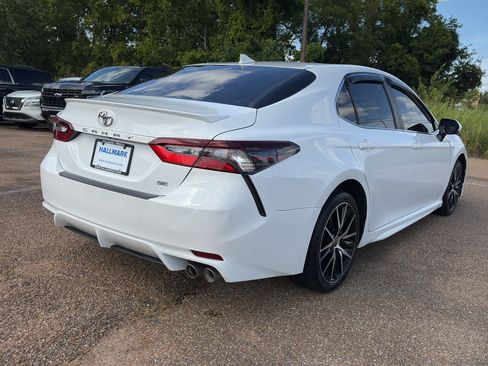 Used 2022 Toyota Camry SE w/ Convenience Package FWD image 4