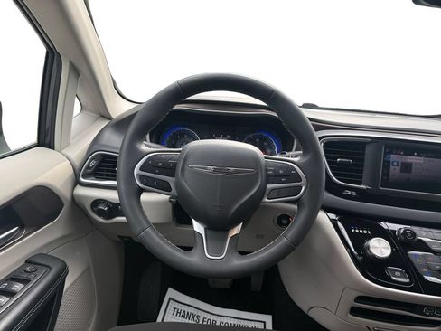 Used 2023 Chrysler Voyager LX FWD image 12