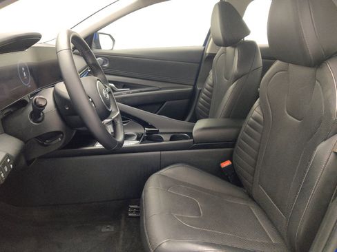 Used 2023 Hyundai Elantra Limited FWD image 17