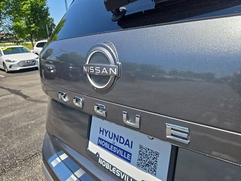 Used 2023 Nissan Rogue SV AWD/4WD image 12