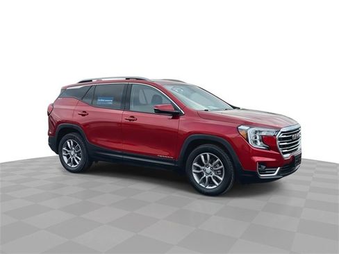 Used 2022 GMC Terrain SLT w/ LPO, Floor Liner Package image 2