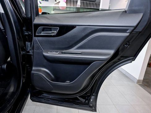 Used 2019 Jaguar F-PACE R-Sport image 25