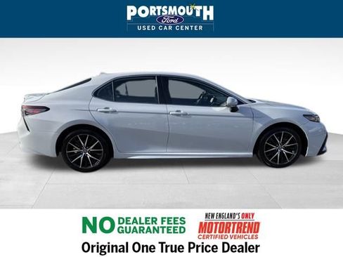 Used 2023 Toyota Camry SE image 6