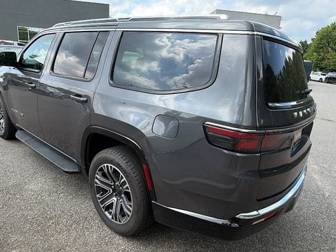 Used 2024 Jeep Wagoneer Series II w/ Flexible Seating Group RWD image 10