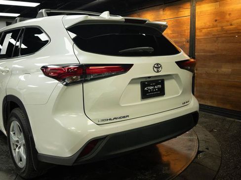 Used 2021 Toyota Highlander LE AWD/4WD image 6