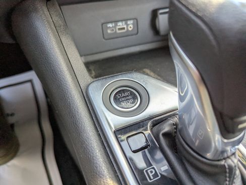 Used 2022 Nissan Sentra SV FWD image 19