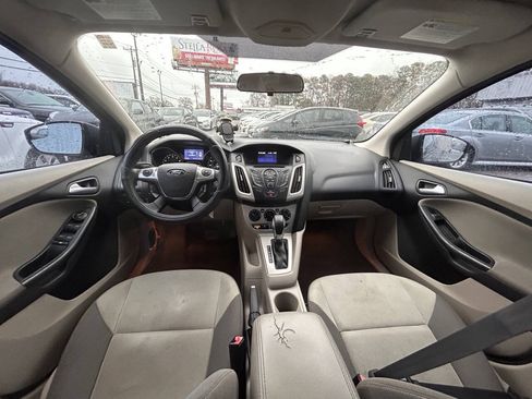 Used 2013 Ford Focus SE FWD image 10