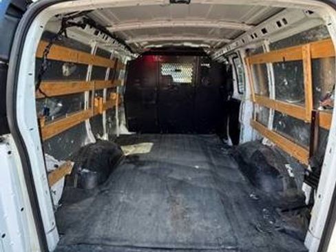 Used 2021 GMC Savana 2500 2500 3dr Cargo Van w/ Driver Convenience Package image 17