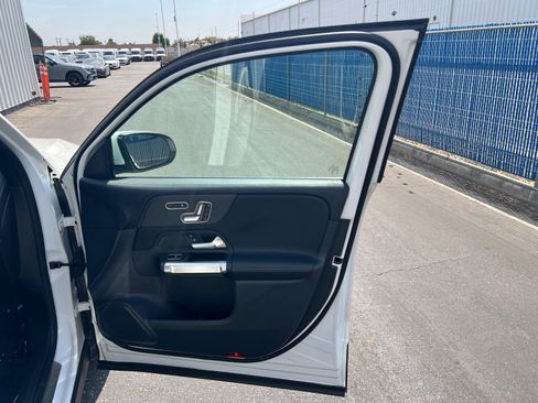 Used 2023 Mercedes-Benz GLB 250 image 22