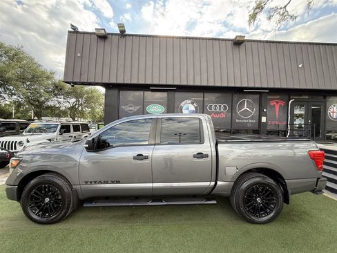 Used 2019 Nissan Titan SV w/ SV Convenience Package AWD/4WD image 9