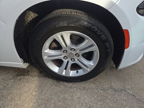 Used 2018 Dodge Charger SXT image 26