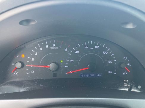 Used 2010 Toyota Camry LE image 17