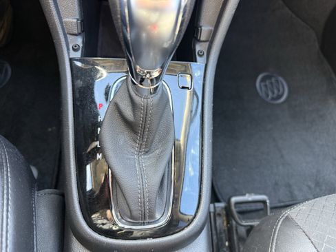 Used 2022 Buick Encore Preferred w/ Safety Package image 31