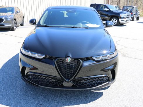 Used 2025 Alfa Romeo Tonale image 11