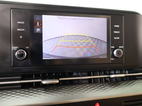 Used 2024 Kia Carnival LX FWD image 6