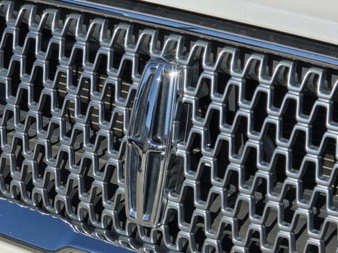 Used 2017 Lincoln MKZ Reserve w/ Luxury Package image 10