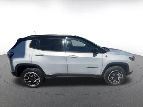 Used 2025 Jeep Compass Trailhawk AWD/4WD image 16