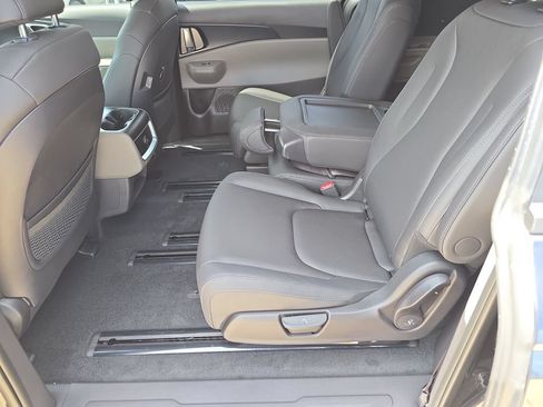 New 2027 Kia Carnival FWD image 16