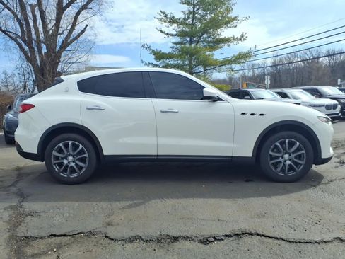 Used 2018 Maserati Levante image 2
