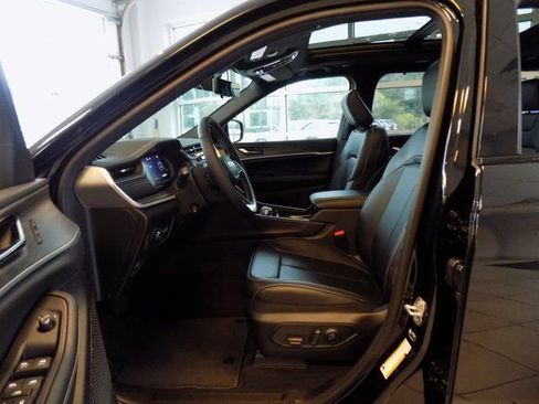 New 2025 Jeep Grand Cherokee Limited w/ Luxury Tech Group II image 23