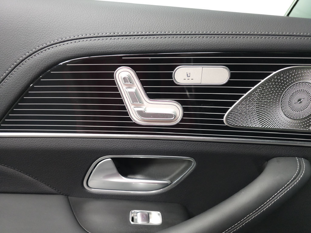 Certified 2025 Mercedes-Benz GLS 450 4MATIC image 26