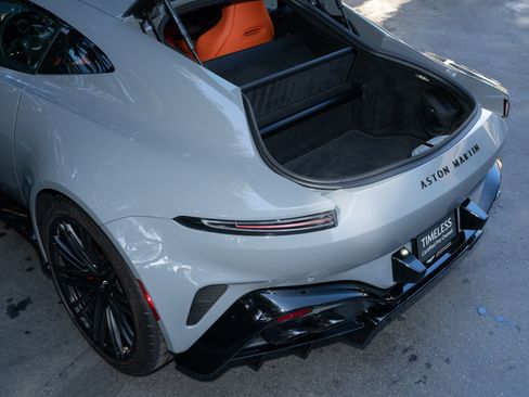 Used 2025 Aston Martin V8 Vantage Coupe image 11