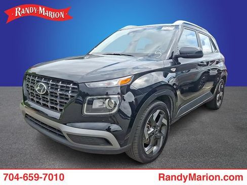 Used 2025 Hyundai Venue SEL FWD image 1