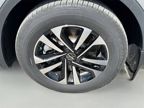 New 2024 Volkswagen Tiguan S image 31