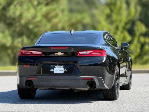 Used 2017 Chevrolet Camaro LT RWD image 7