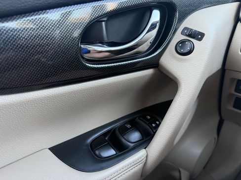 Used 2014 Nissan Rogue SL w/ SL Premium Package image 12