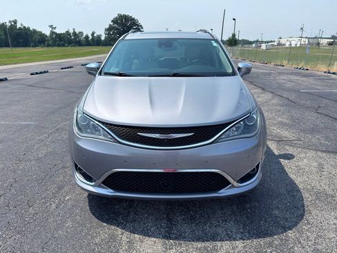 Used 2017 Chrysler Pacifica Limited w/ Advanced Safetytec Group FWD image 23