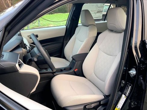 New 2026 Toyota Corolla Cross L image 9